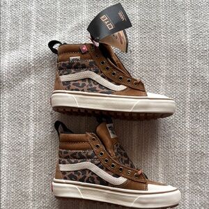NWT Vans unisex SK8- hi MTE size women’s 6